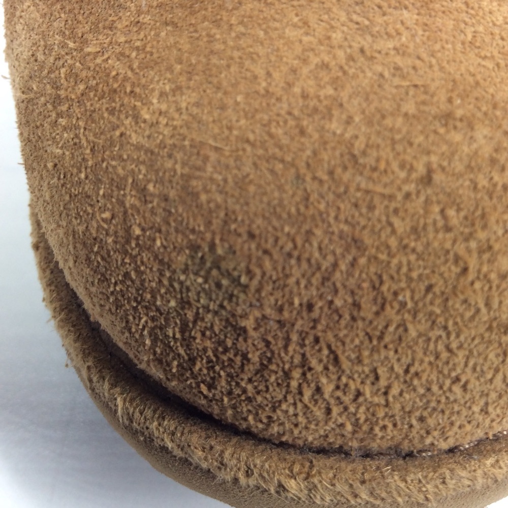 UGG Kids' Isley boots with removable pom pom - Picture 7 of 14